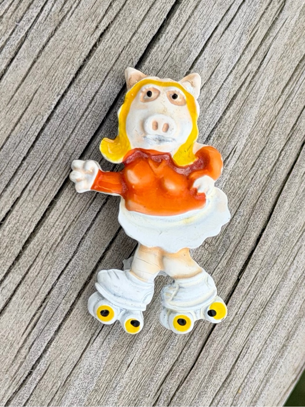 Miss Piggy Roller Skating Pin